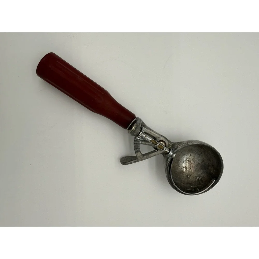 VINTAGE 1950's PEERLESS ICE CREAM SCOOP - RED BAKELITE HANDLE - WORKS
